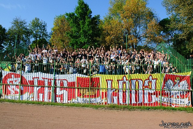 Kibice Łódzkiego Klubu Sportowego pomimo niesprzyjającej pory licznie pojechali do Sieradza wspierać podopiecznych Andrzeja Kretka.