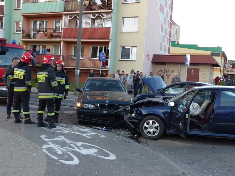 - Kierowcy opuścili pojazdy o własnych siłach - mówi dyżurny...