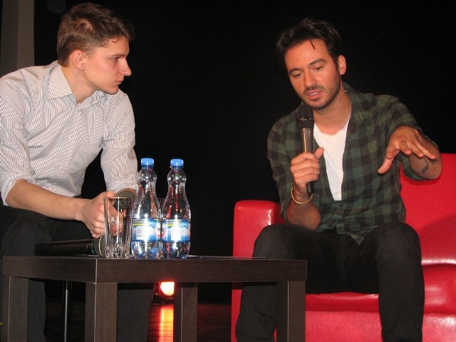 Rozmowę ze Stefano Terrazzino (z prawej) prowadził Adrian Kurowski, uczeń klasy maturalnej z sępoleńskiego liceum.