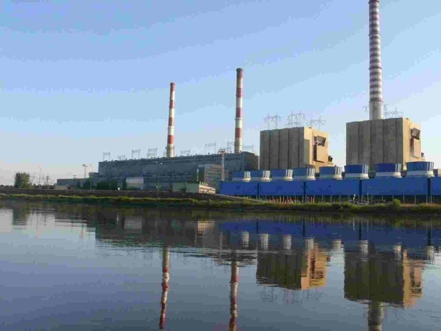 Widok na Elektrownię od strony "ciepłego kanału" na Wiśle.