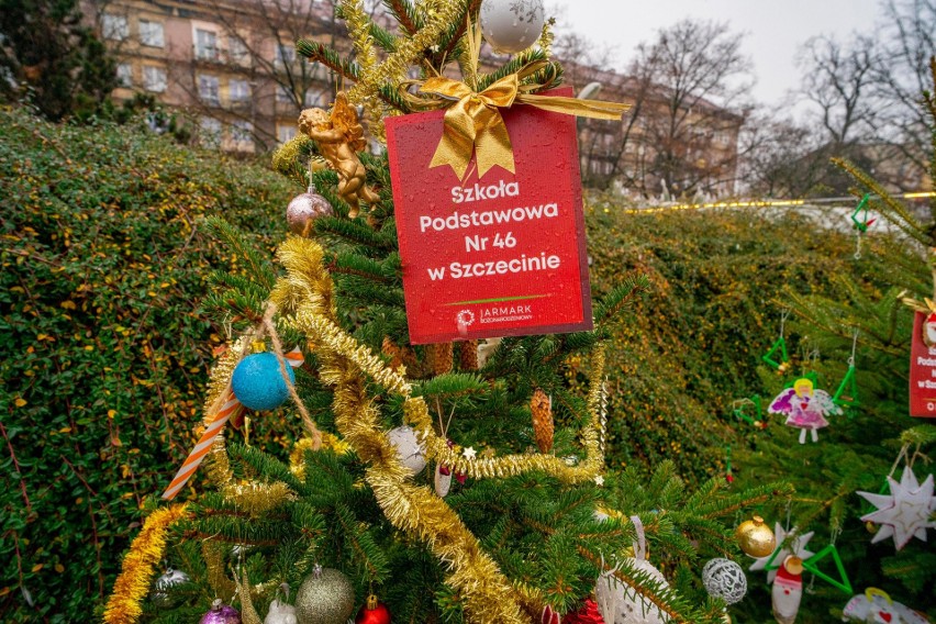 Dzieci ozdobiły choinki na Szczecińskim Jarmarku Bożonarodzeniowym [ZDJĘCIA]