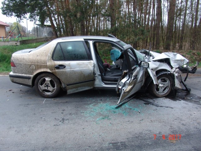 Do groźnego wypadku doszło wczoraj w Olszówce. Za kierownicą auta siedział pijany 33-latek.