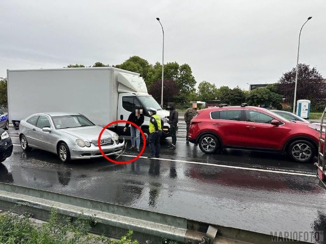 Zderzenie 3 samochodów na ul. Nysy Łużyckiej w Opolu.