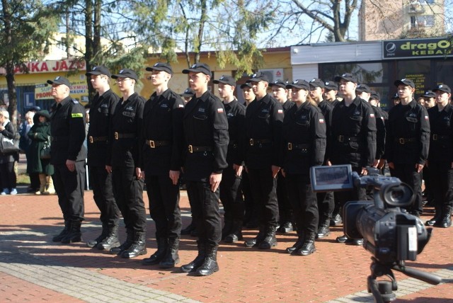 Ślubowanie klasy mundurowej III LO im. L. Szenwalda w Gołonogu