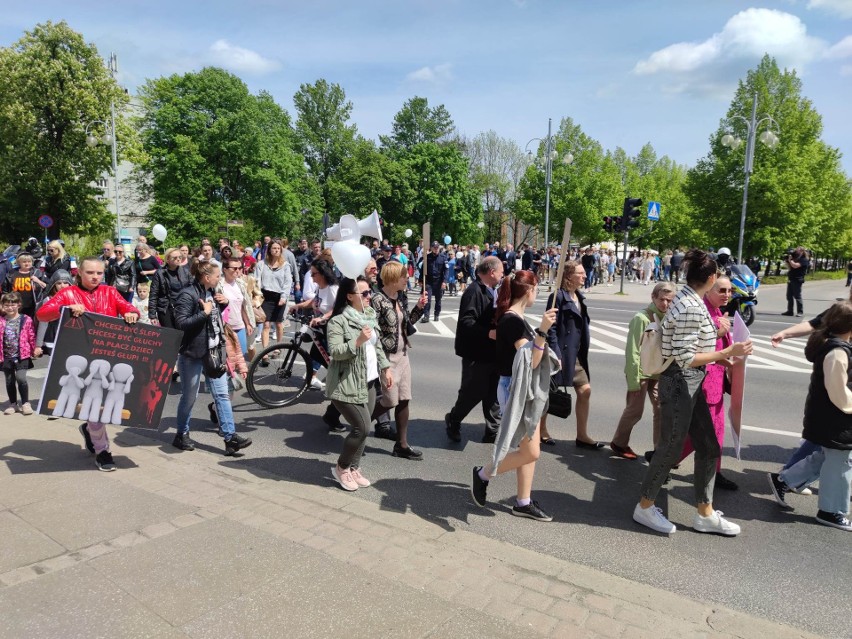 Marsz dla Kamilka w Częstochowie. Ponad 200 osób wzięło...