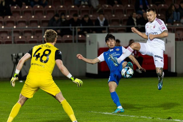 Na stadionie Cracovii w roli gospodarza Puszcza odniosła 4 zwycięstwa, 6 meczów zremisowała, w dwóch poniosła porażki