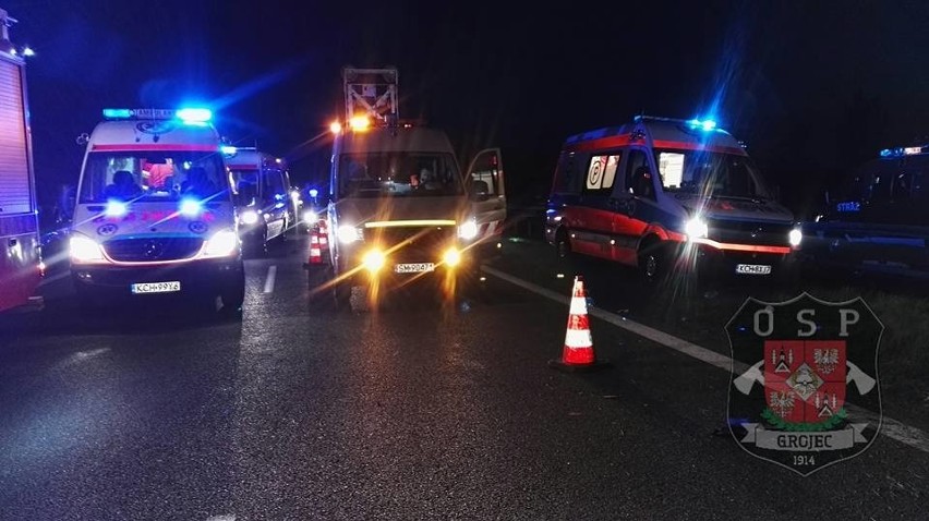 Wypadek ukraińskiego busa i osobówki na autostradzie A4 przy węźle Rudno. Ranni helikopterem zostali przetransportowani do szpitali