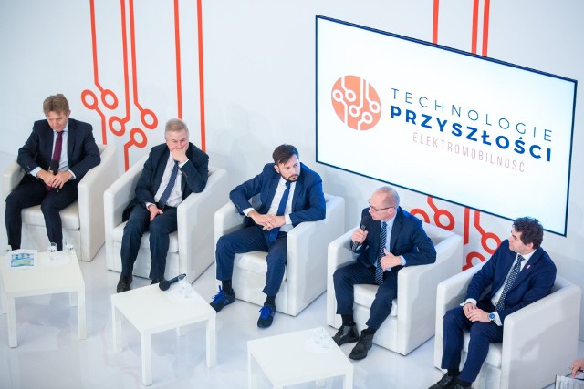 Konferencja „Technologie Przyszłości. Elektromobilność” odbyła się w Pałacu Prezydenckim, z prawej Lucjusz Nadbereżny