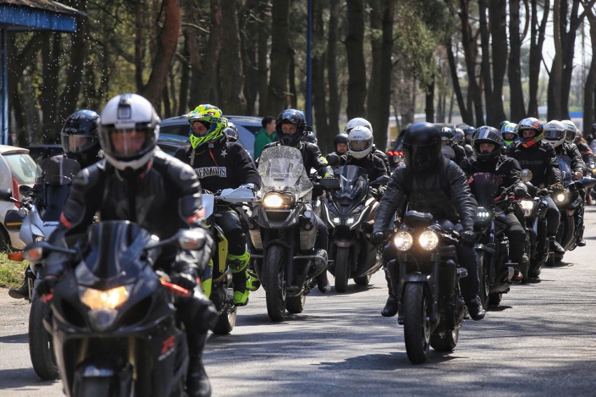 Setki motocyklistów przejechało ulicami Poznania podczas...