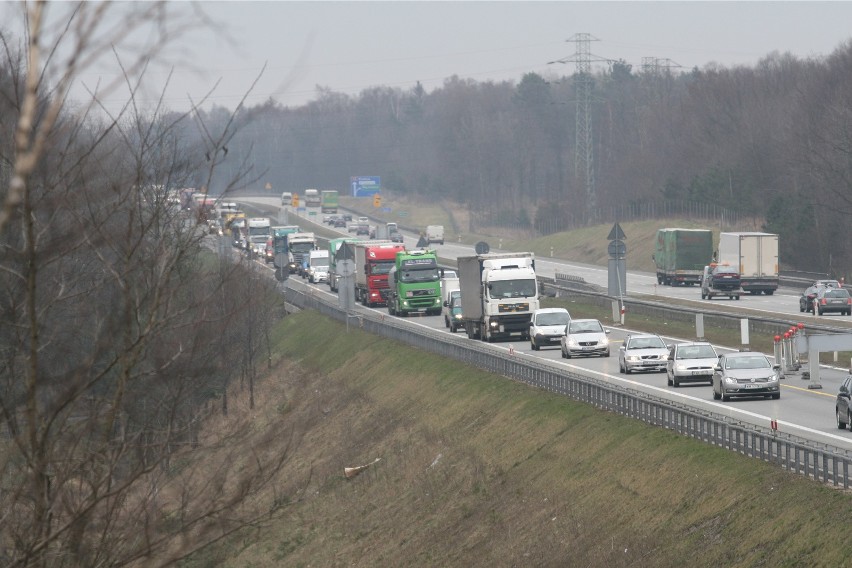 Duże utrudnienia na śląskim odcinku autostradzie A4 w...