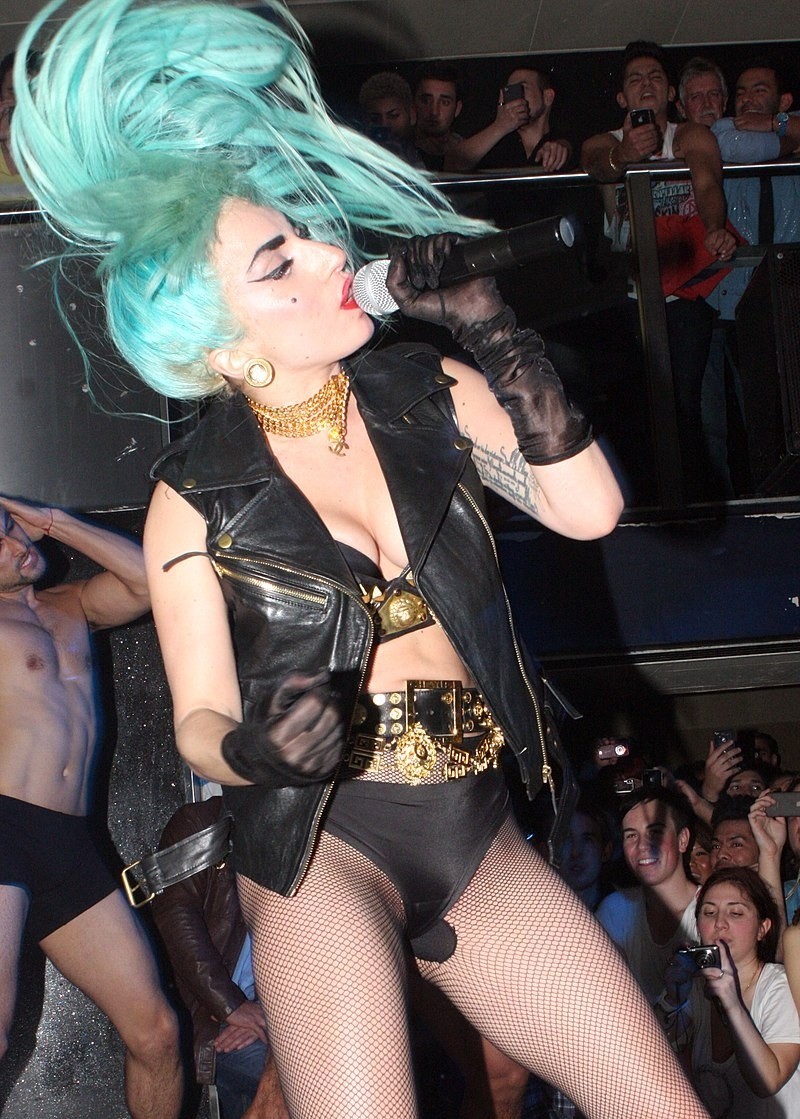 Gaga promująca Born This Way występami w Sydney w Australii