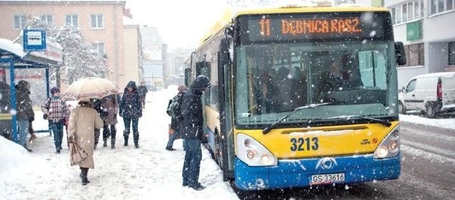 Linia nr 11 ma najdłuższą trasę ze słupskich autobusów, zimą, gdy warunki na drogach są złe, odbija się to na czasie przejazdu.