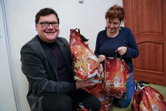 Świąteczna pomoc potrzebującym to nasza tradycja - pokazuje Marek Masalski., dyrektor Eleosu Razem z pracownikami rozdają potrzebującym pomoc żywnościową i organizują dwa spotkania wigilijne