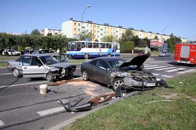 Zderzenie trzech samochodów i rowerzysty na al. Rejtana w Rzeszowie.