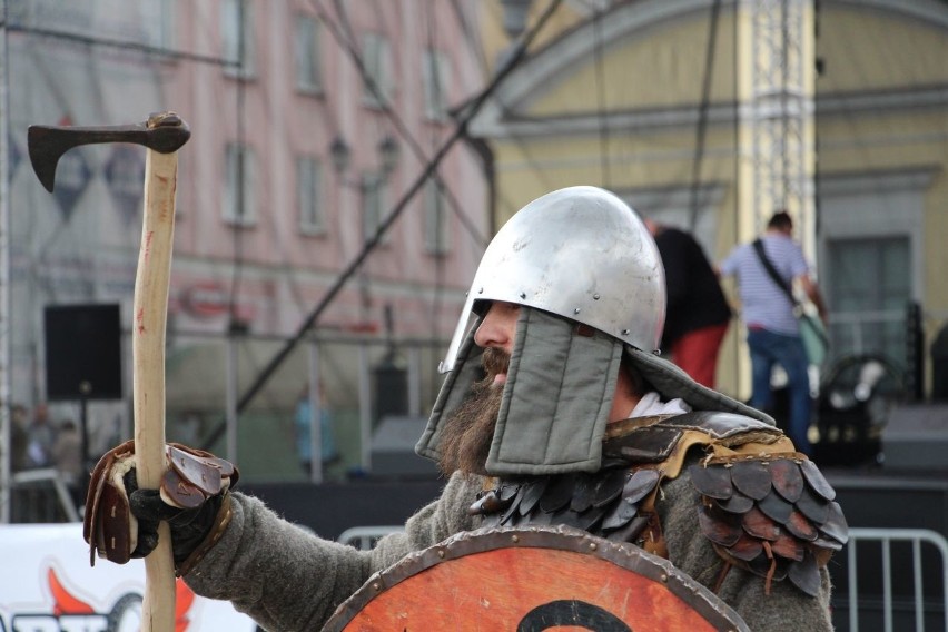 Motoserce 2016. Walki wojów, czołg i motocykle. Wiele atrakcji na rynku