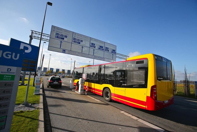 Kierowcy i motorniczy dostaną podwyżki. Wyższe zarobki mają też przyciągnąć kolejne osoby do pracy w spółce. MPK Wrocław do końca tego roku chce zatrudnić ponad 100 nowych kierowców i ponad 40 motorniczych. Jak wysokie będą podwyżki? Sprawdźcie. 