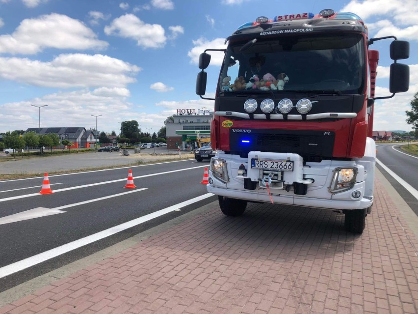 Wypadek na DK 94 w Sędziszowie Małopolskim. Motocyklista uderzył w audi [ZDJĘCIA]