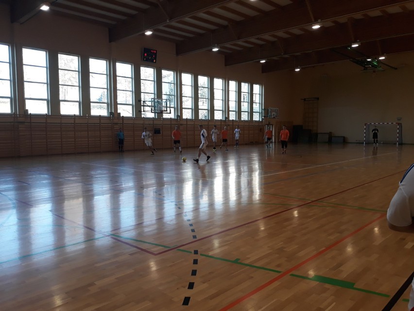 14. edycja Opatowskiej Ligi Futsalu wystartowała. Za nami pierwsza porcja emocji