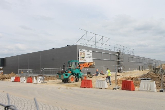 Pod dachem będzie łącznie 12354 metrów kwadratowych, z czego 10600 m będą zajmować sklepy. Inwestorem Galerii Miodowej jest firma P.A. NOVA z Gliwic.