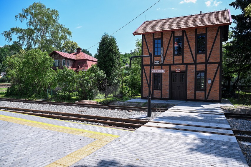 Stacja kolejki wąskotorowej w Kańczudze po renowacji w...