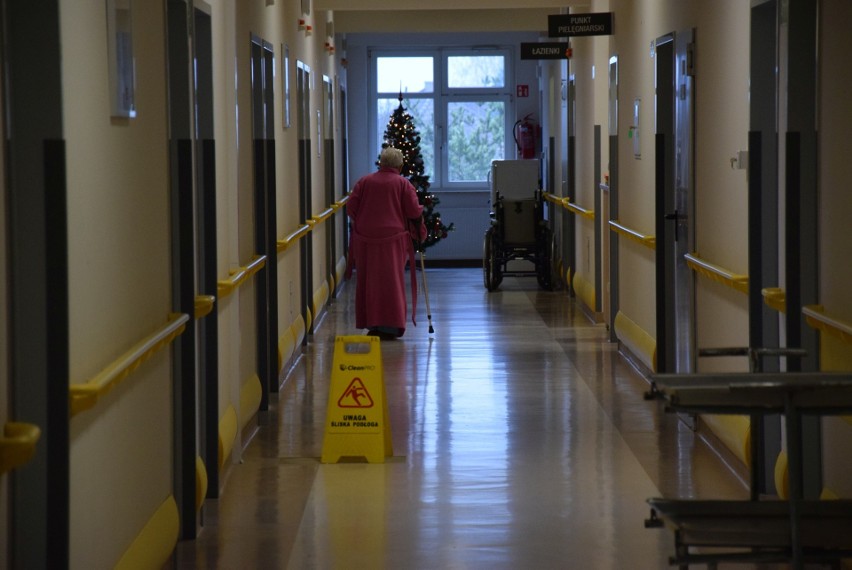 Ostatni pacjenci oddziału wewnętrznego w Oleśnie zostali...