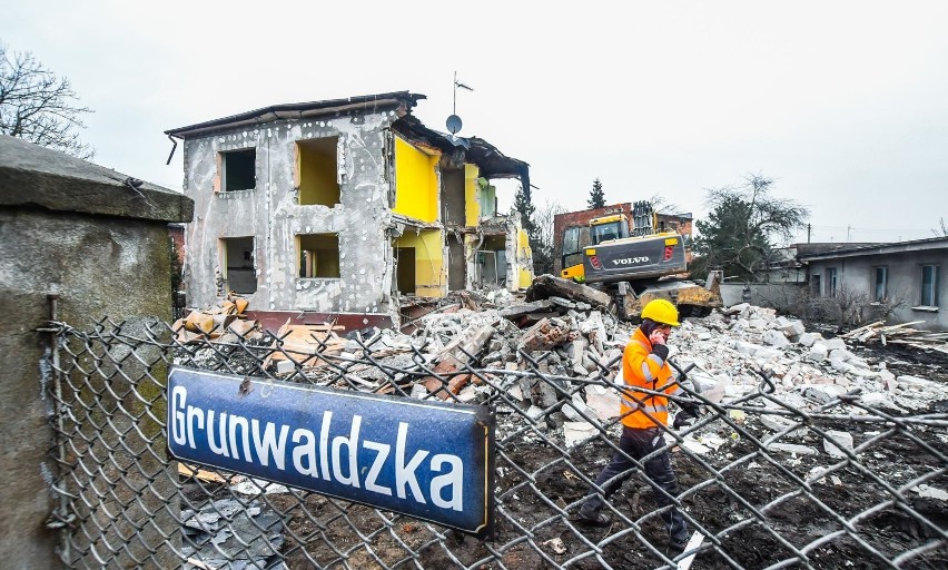 Trwa wyburzanie budynków przy ul. Grunwaldzkiej w...