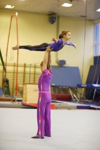 Gimnastyka i akrobatyka od najmłodszych lat