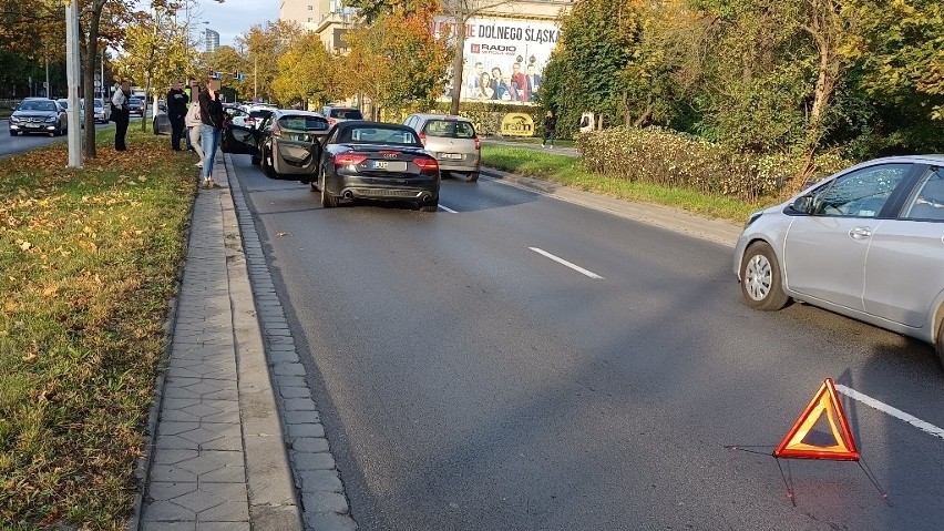 Kierująca audi kobieta nie zachowała ostrożności i uderzyła...