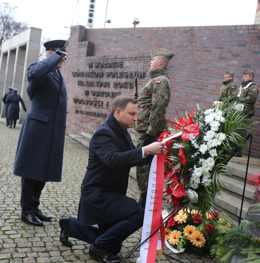Prezydent Andrzej Duda dziś w Katowicach: złożył wieniec pod Krzyżem przy Kopalni Wujek 