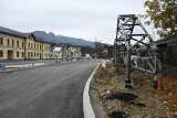 Zakopane. Wylali nowy asfalt na dworcu autobusowym. Nie ma jednak szans na otwarcie placu na święta 