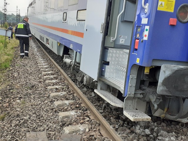 16 lipca. Wypadek pociągu PKP Intercity w Czerwionce. Wykoleił się pociąg relacji Warszawa - Bohumin. Oberwanie chmury podmyło tory.Zobacz kolejne zdjęcia. Przesuwaj zdjęcia w prawo - naciśnij strzałkę lub przycisk NASTĘPNE