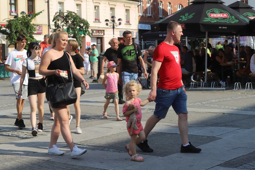 Zobacz kolejne zdjęcia. Przesuwaj zdjęcia w prawo - naciśnij...