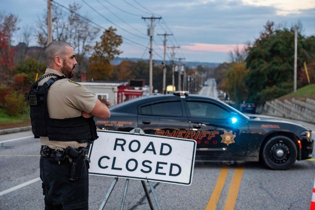 Na wielu drogach w amerykańskim stanie Maine pojawiły się blokady i policyjne posterunki. Obława na mordercę trwa.