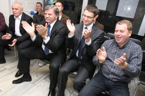 W sztabie wyborczym PiS radość z powodu wyniku wyborczego Zbigniewa Ziobro