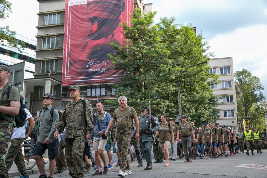 Kraków. Wymarsz Kadrówki, nowe odznaczenie państwowe i...