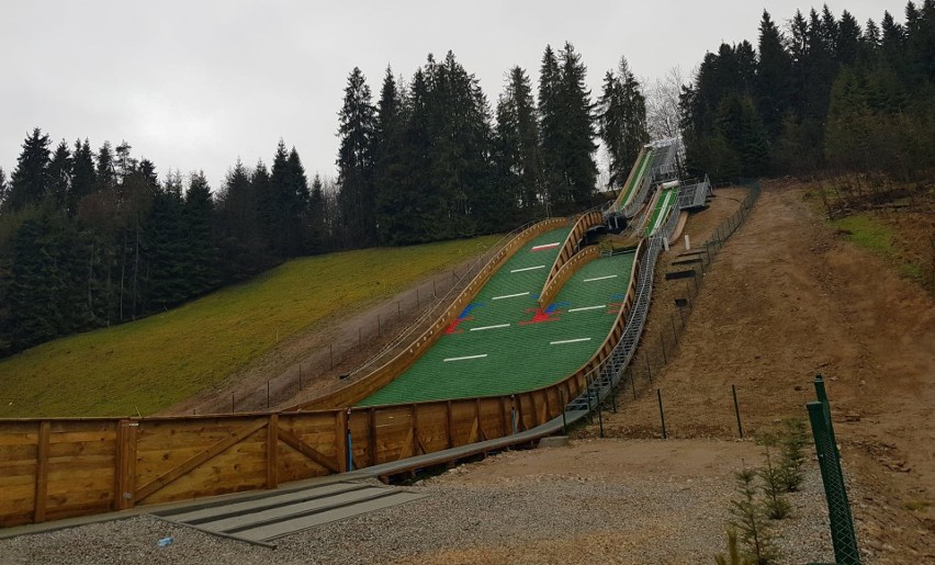 Skocznie narciarskie - taki kompleks wybudowała gmina Czarny...