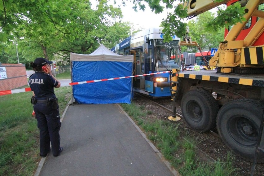 Wrocław: Tragiczny wypadek na Mickiewicza. Rowerzystka zginęła pod tramwajem (ZDJĘCIA)