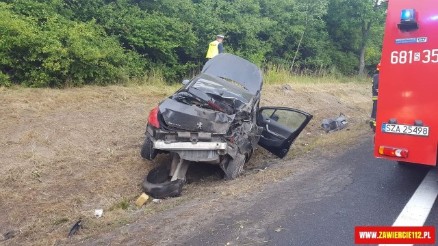 Zawiercie: samochód wypadł z trasy. Jedna osoba w szpitalu