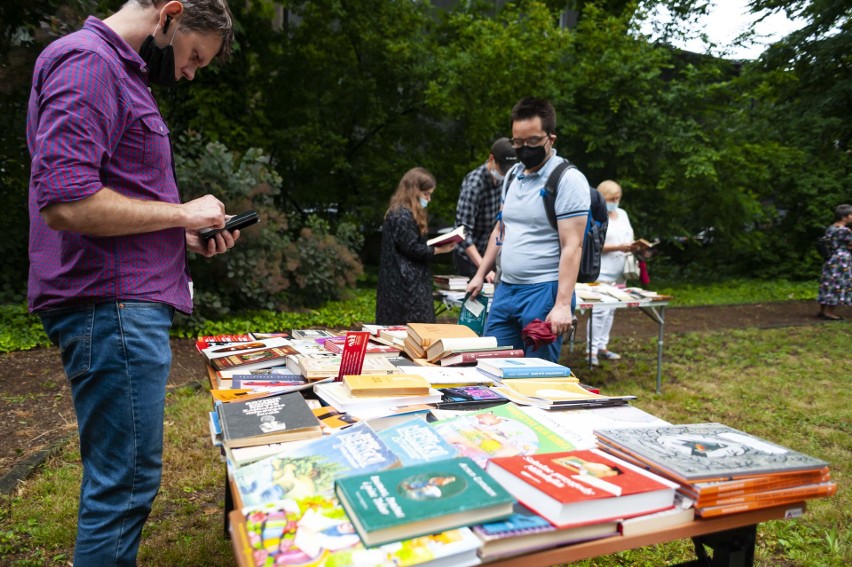 Piknik literacki w ogrodzie Biblioteki Kraków [GALERIA]