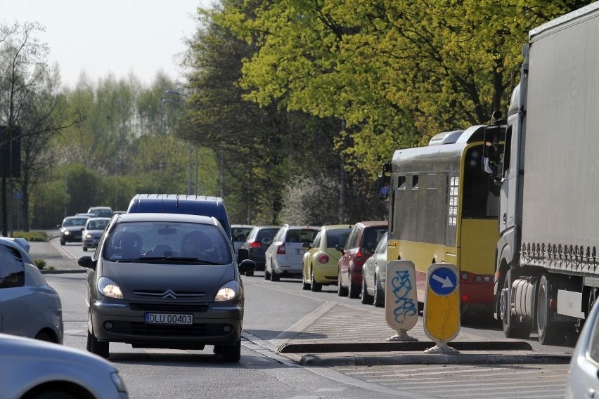 Wypadek na Królewieckiej. Dwie osoby w szpitalu i potężne korki (ZDJĘCIA)