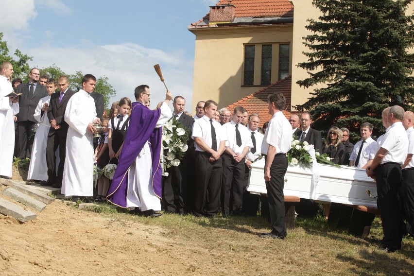 Pogrzeb w Jastrzębiu: Mieszkańcy pożegnali zmarłą rodzinę [LIST POŻEGNALNY]