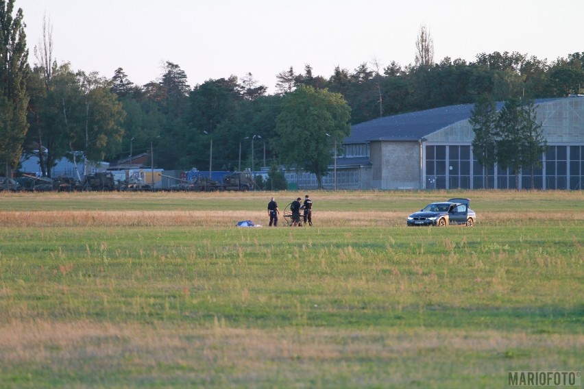 Wypadek paralotniarza w Polskiej Nowej Wsi. Mężczyzna spadł z wysokości 10 metrów 