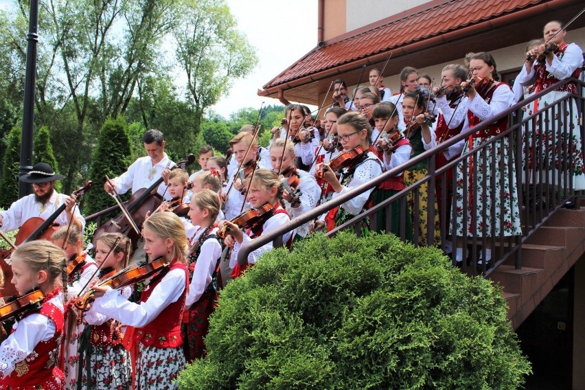 Koncert Małej Armii Janosika w Rabie Wyżnej.