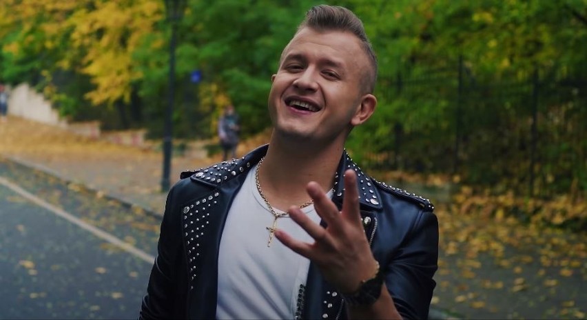 Dawid Narożny nagrał nowy teledysk. Czy "Pasujemy do siebie" będzie hitem? (wideo)