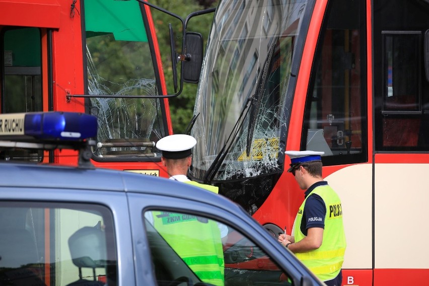 Zderzenie tramwajów na Hucisku. 11 osób zostało rannych [WIDEO, ZDJĘCIA] 