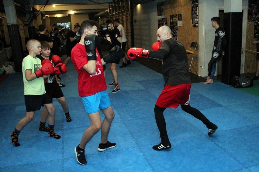 Maksim Vislaukh jako trzeci pięściarz Skarżyskiego Klubu Bokserskiego zadebiutuje w zawodowym ringu