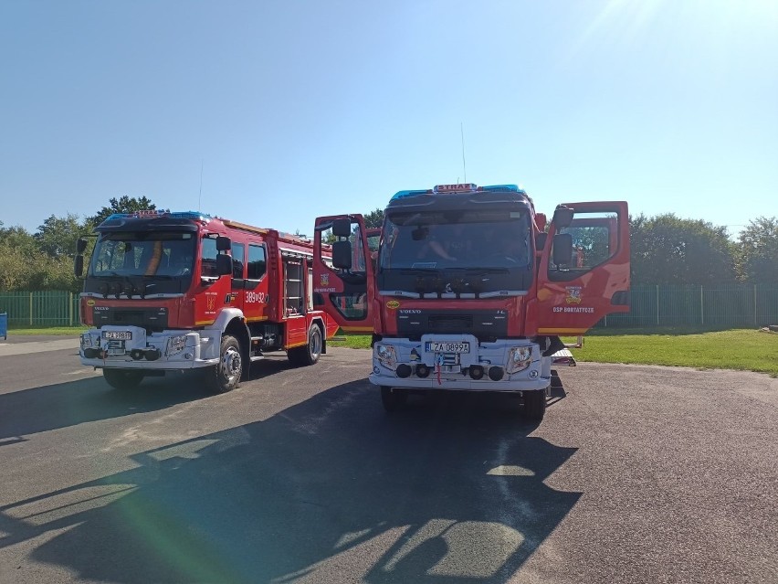 Strażacy OSP z powiatu zamojskiego otrzymali nowe wozy...