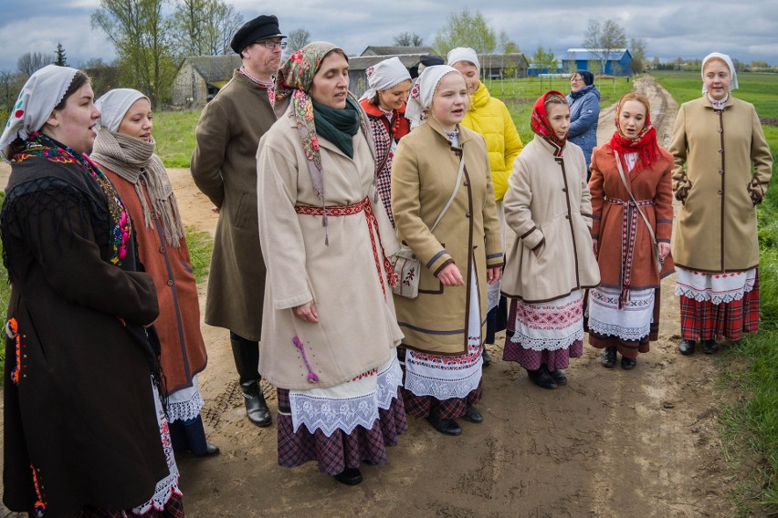 Bielsk Podlaski. Premiera filmu ,,Prywieli nas siudy pieśni Waszych bat'kuow" w reżyserii Piotra Łozowika 