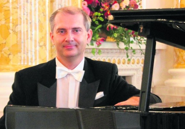 Dariusz Stokowiec co dzień artysta współpracuje z Królewską Orkiestrą Symfoniczną.