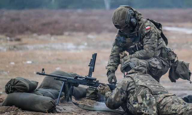 Agencja Mienia Wojskowego w swoim sklepie internetowym sprzedaje różnego rodzaju sprzęt, ubrania i akcesoria wojskowe. Lubisz militaria? Może szukasz ciekawego prezentu dla kogoś bliskiego? Warto zobaczyć aktualny asortyment sklepu AMW, może coś wpadnie Ci w oko! Szczegóły i zdjęcia w galerii. >>>>>